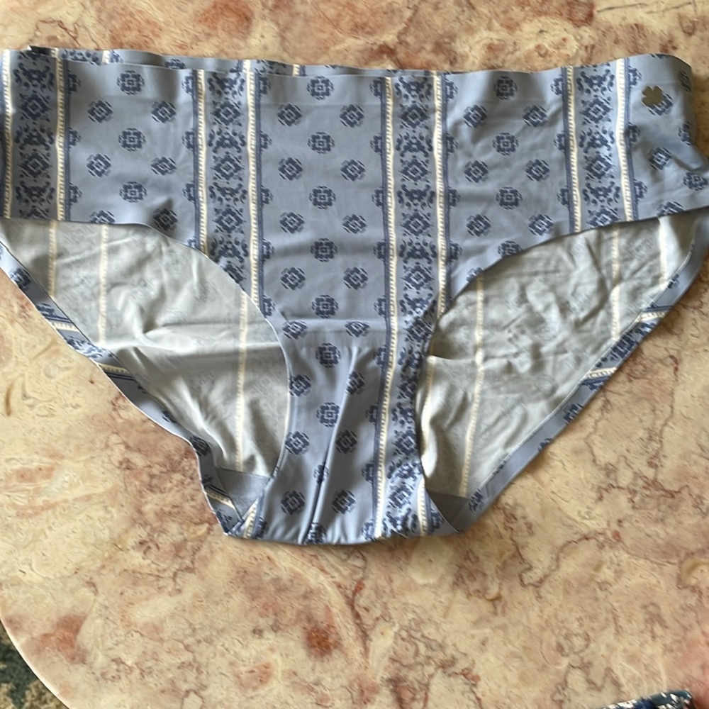 NWOT Set Of 5 Woman’s Medium Lucky Brand Hipsters Floral/Blue/Black/Print Fabric - Picture 8 of 15